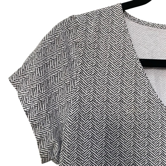 Lot of 2 J Jill Perfect Pima Patterned V-neck Tee T-Shirt Top size M Khaki Navy - Picture 6 of 9